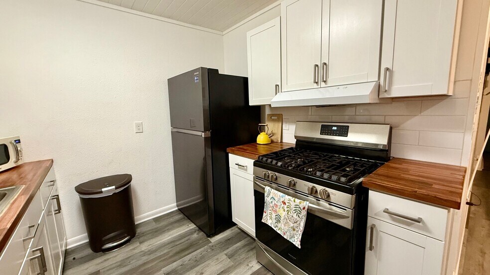 Building Photo - 1802 E University Ave