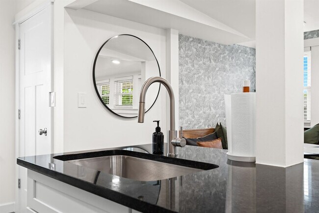 Building Photo - 221 Ardmore Dr