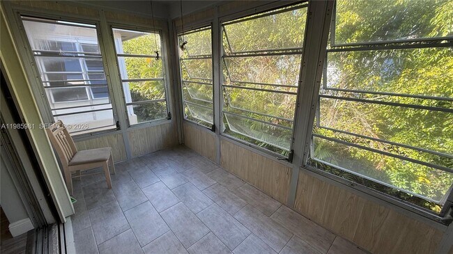 Building Photo - 2115 NE 42nd Ct