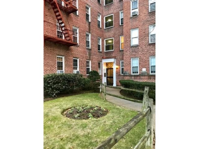 Building Photo - 760 Bronx River Rd