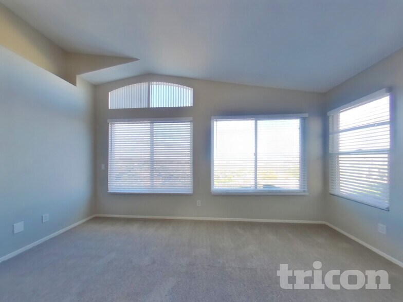 Building Photo - 5 Corte Madera