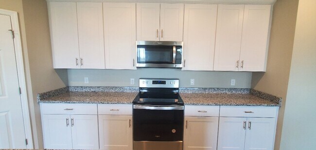 Building Photo - Like NEW!!! 4-Bedroom, 2.-Bathroom in Luce...