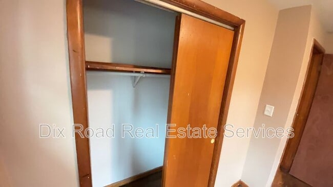 Building Photo - 677 Mark Ave