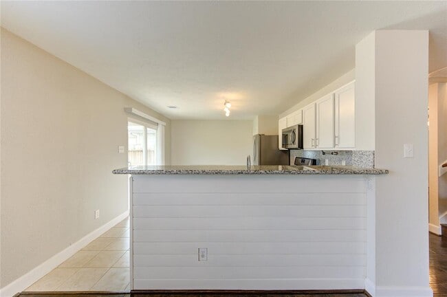Building Photo - 18503 Fair Grange Ln