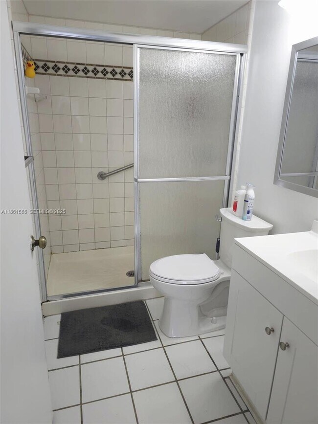 Building Photo - 1102 Green Pine Blvd