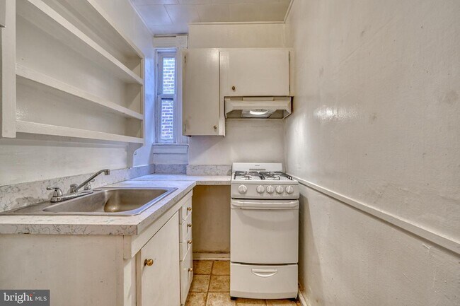 Building Photo - 210 Laurens St