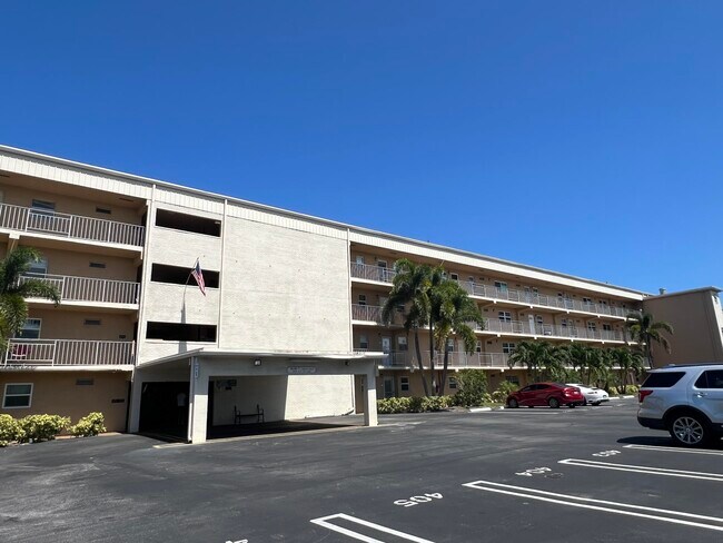 Building Photo - 2600 NE 1st Ln