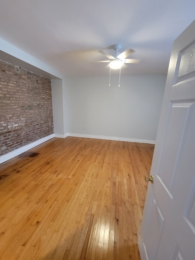 Building Photo - 1340 W 18th Pl