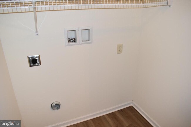 Building Photo - 2807 Roosevelt Dr