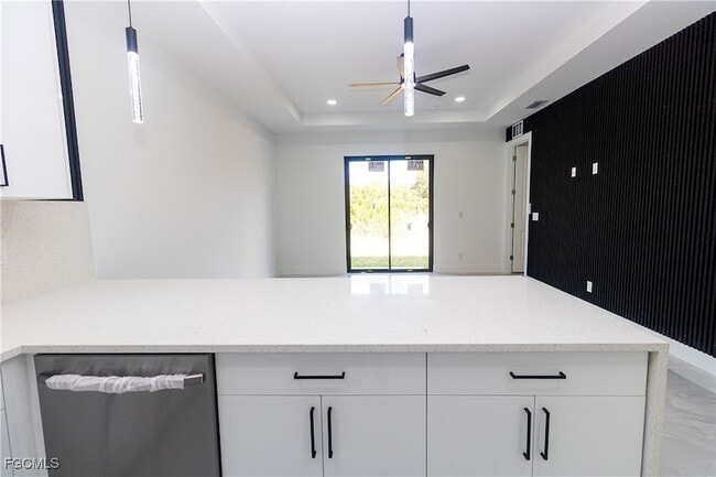 Building Photo - 843 Duplex St E