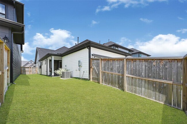 Building Photo - 1510 Park Path Dr