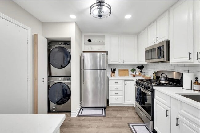 Building Photo - 379 Sandhurst Cir