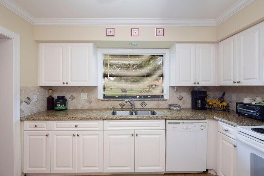 Building Photo - 4600 Wildwood Tree Ln