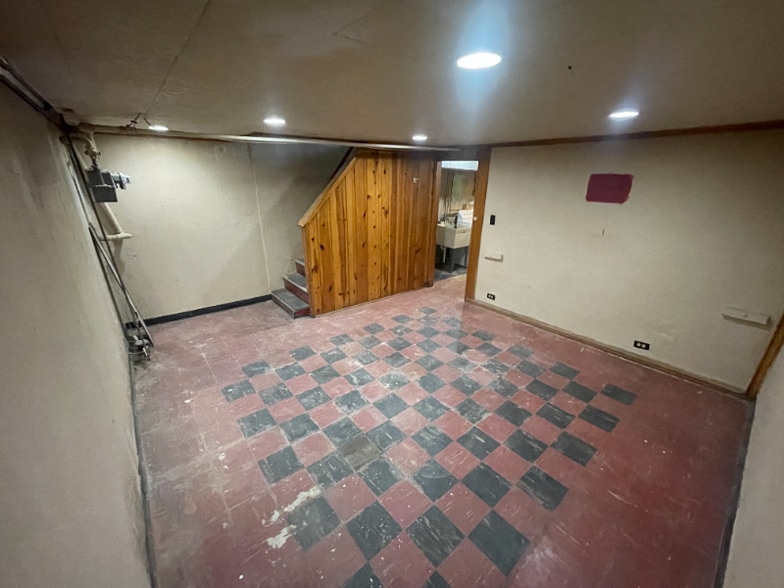Building Photo - 938 Brenton Rd