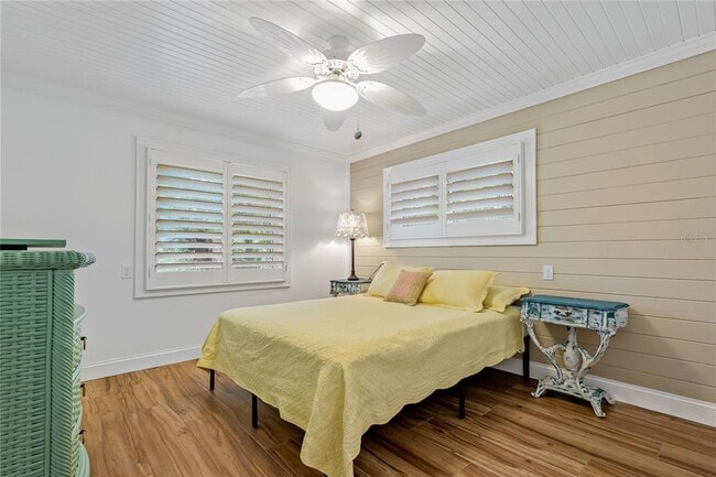 Building Photo - 10124 Yacht Club Dr