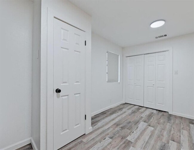 Building Photo - 9508 Kempler Dr