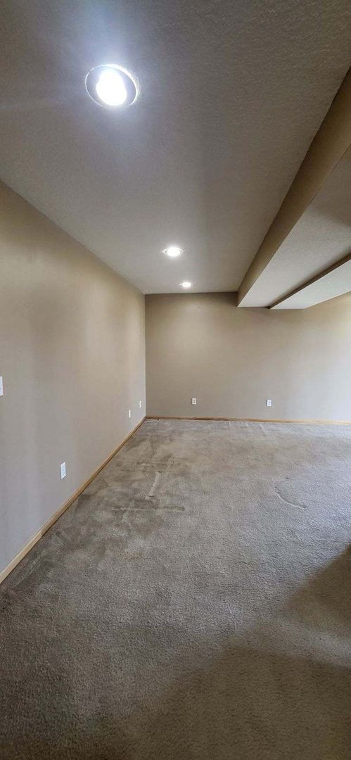 Building Photo - Update NW House New carpet throughout the ...