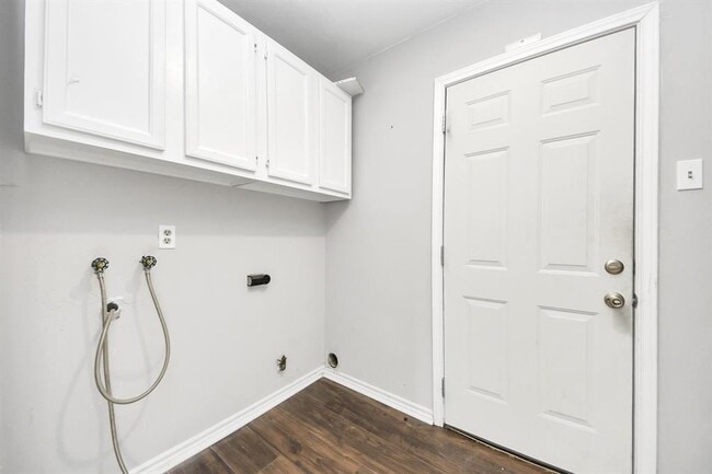 Building Photo - 15135 Chipman Ln.