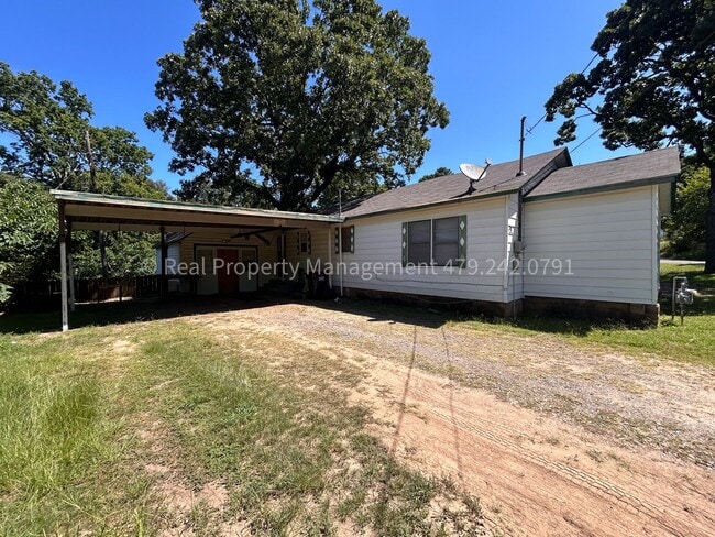Building Photo - 500 Gillette Ave