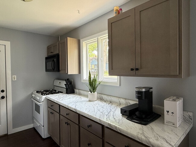 Building Photo - 501 N Dickson St