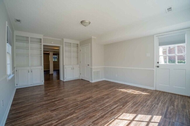 Building Photo - 123 Temple Cir