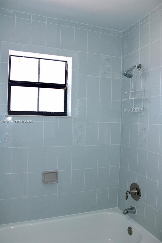 Building Photo - 2728 W 74th St