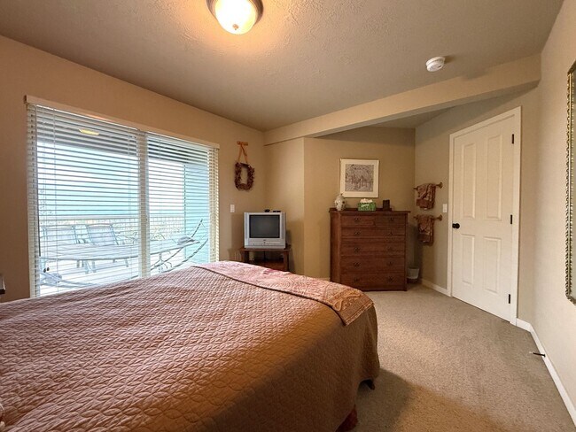 Building Photo - WINTER SPECIAL DISCOUNTED $500 PER MONTH F...