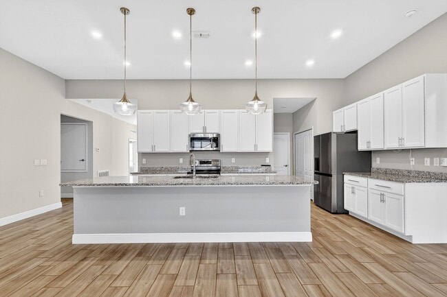 Building Photo - Modern 4-Bedroom Rental with Screened Patio & 2-Car Garage