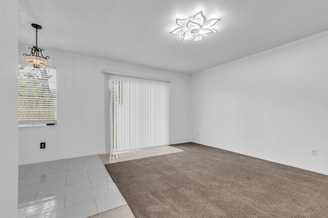 Building Photo - 12110 Panay Dr