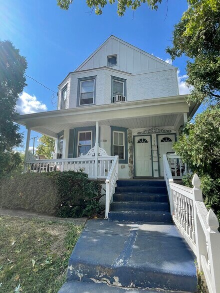 Main Entrance - 1736 Ferndale Ave
