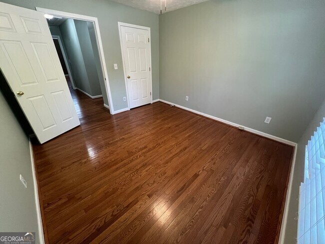 Building Photo - 300 Wisteria Way