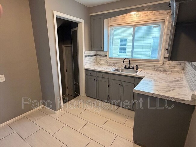 Building Photo - 6262 Penrod St