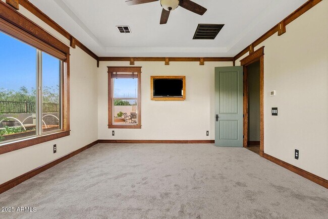 Building Photo - 3123 E Cat Balue Dr