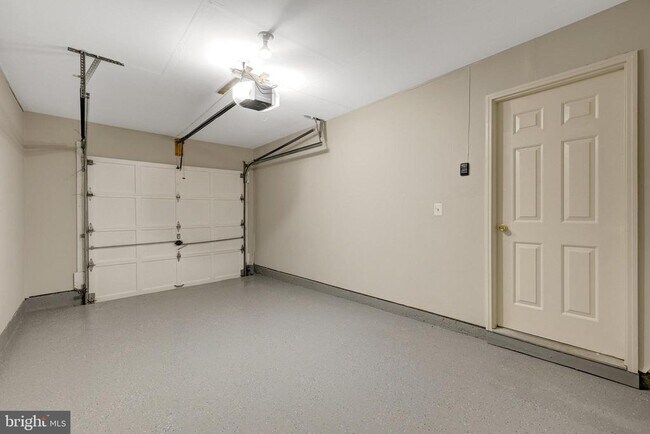 Building Photo - 2505 James Madison Cir