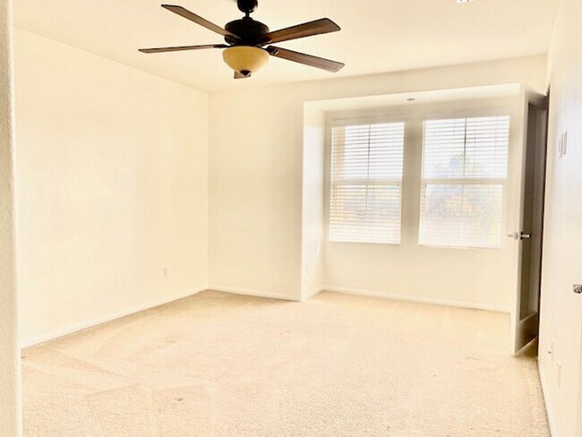 Building Photo - 3 Bedroom Townhome in Serene Santee