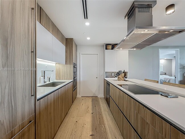 Building Photo - 350 Ocean Dr