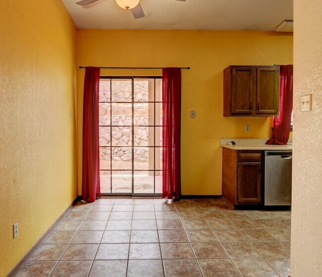 Building Photo - 3109 Las Placitas Rd