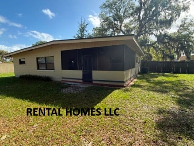 Building Photo - Total Privacy Home, Huge Detached Garage & No HOA in Beautiful Lake Mary