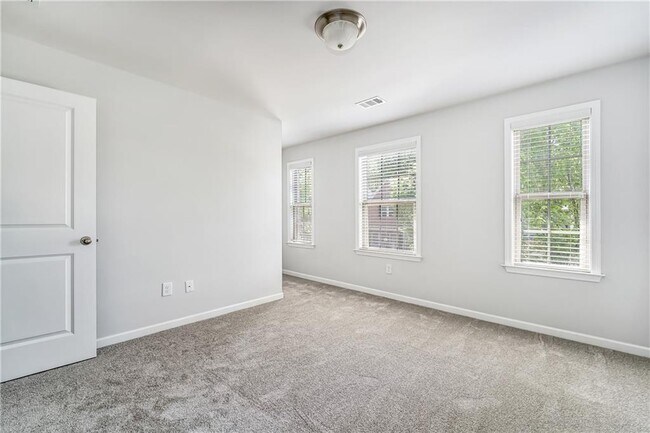 Building Photo - 850 Grove Valley Dr