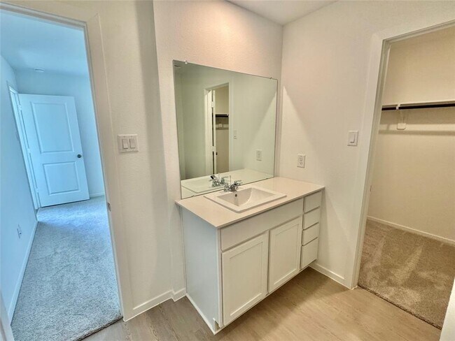 Building Photo - 5902 Starling Dr