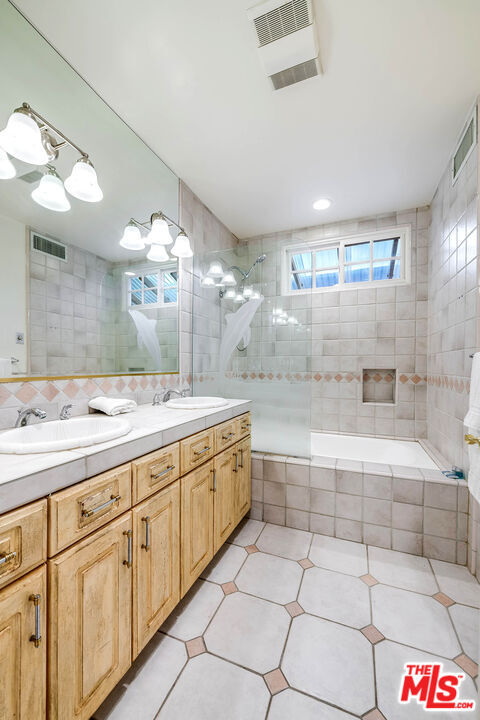 Building Photo - 4063 Benedict Canyon Dr