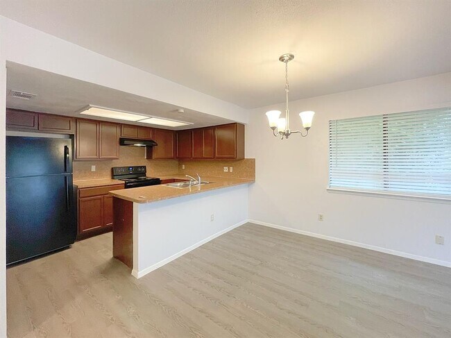 Building Photo - 3570 Ranch Rd 2222