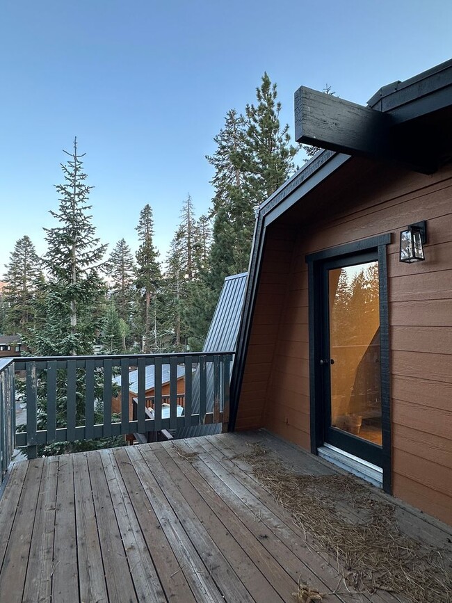 Building Photo - Modern 4-Bedroom Home Near Canyon Lodge – ...