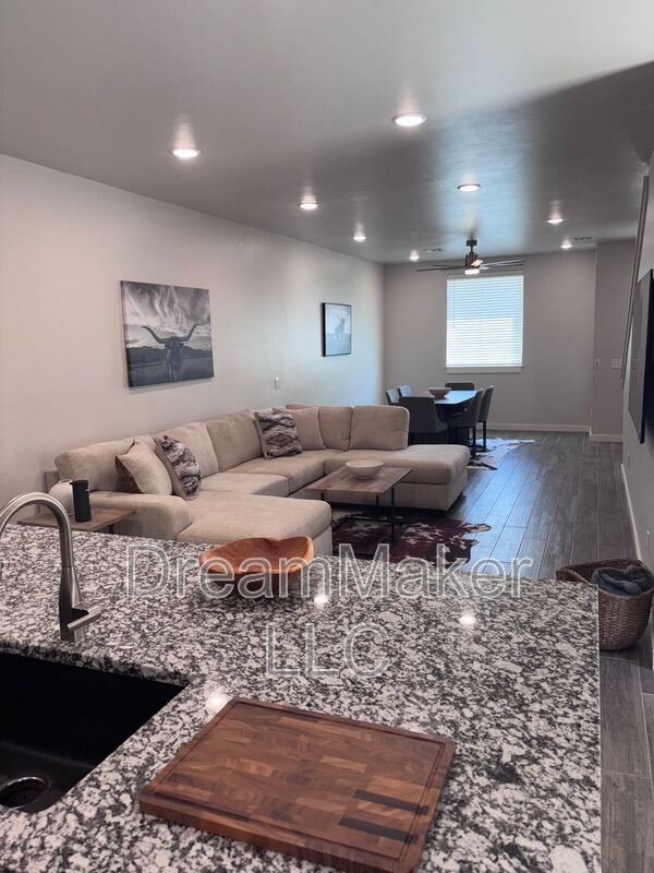 Building Photo - 2819 Clifton Ter
