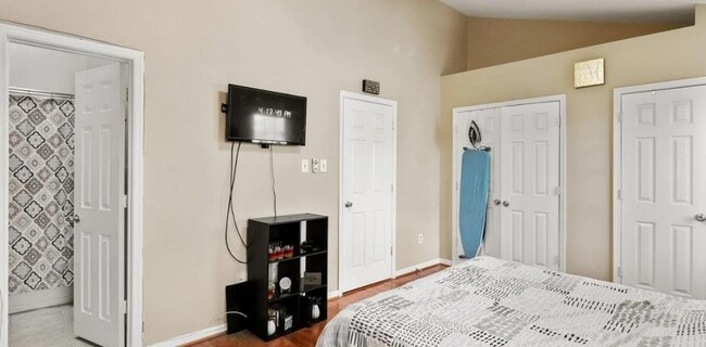 Building Photo - 804 Pleasant Hill Ln