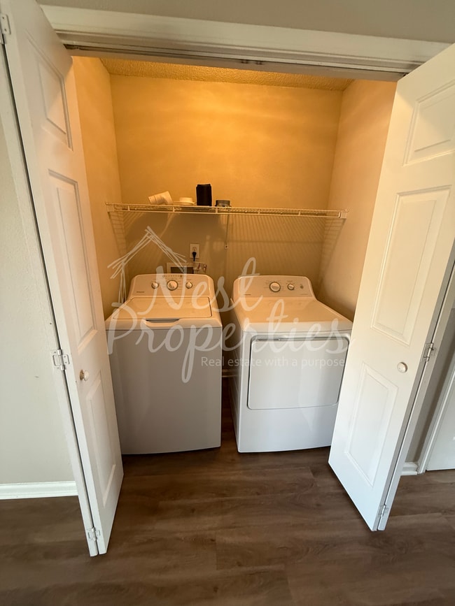 Building Photo - 427 Kingston Trace Rd