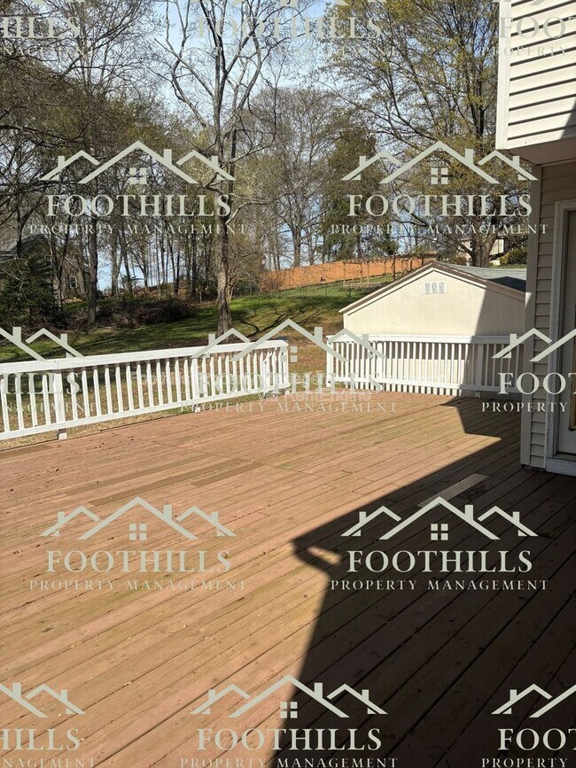 Building Photo - 115 Crosscreek Dr