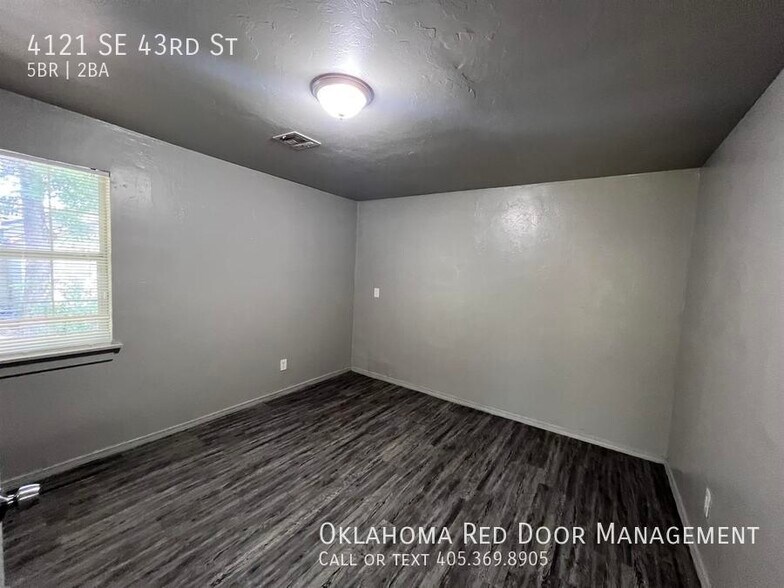 Building Photo - 4121 SE 43rd St
