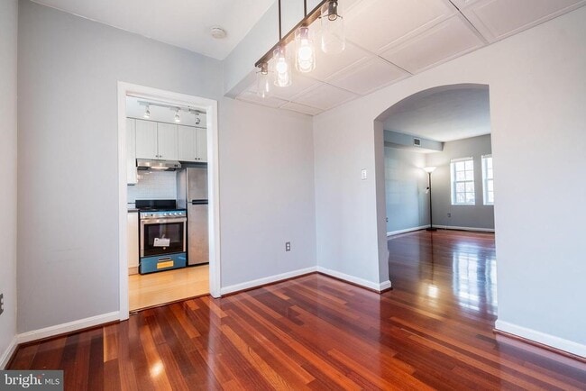 Building Photo - 1713 N Troy St