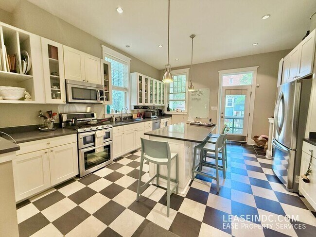 Building Photo - 3307 18th St NW